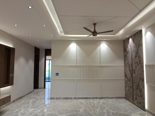 4 BHK Independent Builder Floor in Paschim Vihar for resale New Delhi. The reference number is 20949740