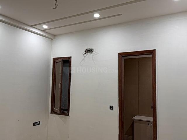 4 BHK Independent Builder Floor in Paschim Vihar for resale New Delhi. The reference number is 20006504