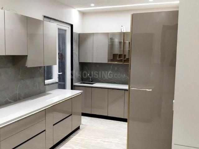 4 BHK Independent Builder Floor in Paschim Vihar for resale New Delhi. The reference number is 20038538