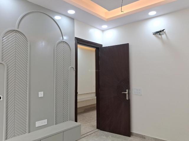 4 BHK Independent Builder Floor in Paschim Vihar for resale New Delhi. The reference number is 20078959