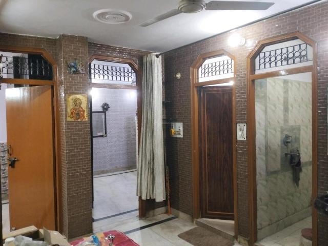 4 BHK Independent Builder Floor in Patparganj for resale New Delhi. The reference number is 20863037