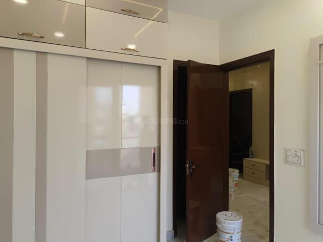 4 BHK Independent Builder Floor in Pitampura for resale New Delhi. The reference number is 19965544