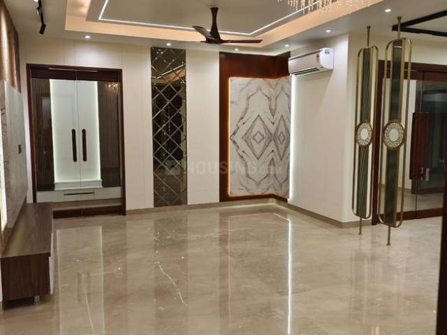 4 BHK Independent Builder Floor in Rajouri Garden for rent New Delhi. The reference number is 19402346