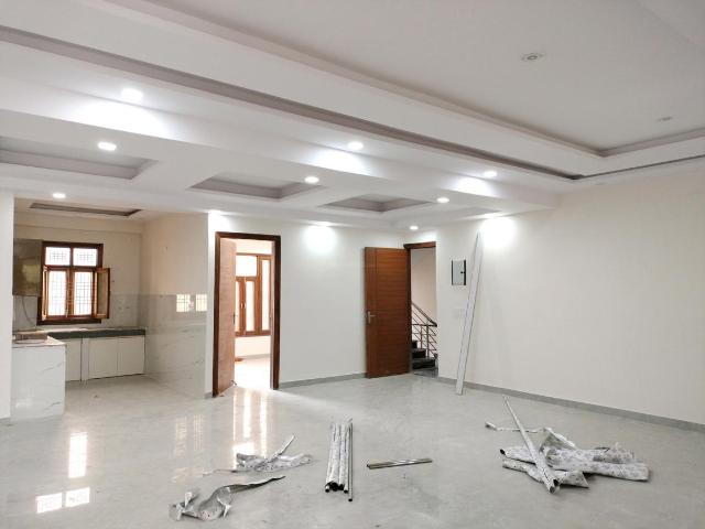 4 BHK Independent Builder Floor in Rajendra Nagar for resale Ghaziabad. The reference number is 8145996