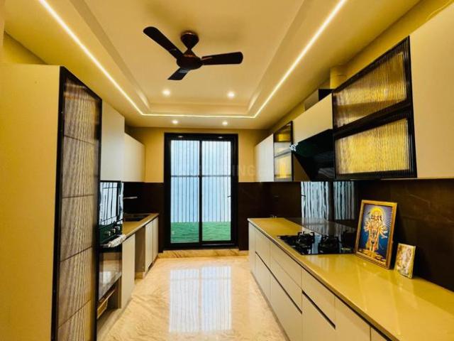 4 BHK Independent Builder Floor in Sushant Lok Phase 1 for resale Gurgaon. The reference number is 20966128
