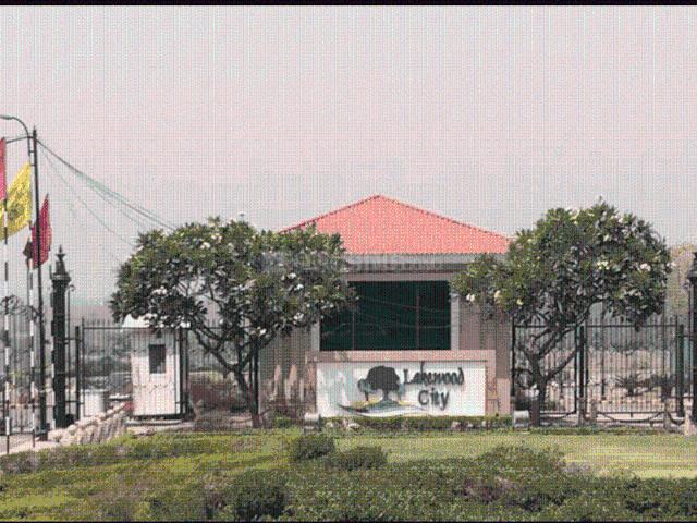 4 BHK Independent Builder Floor in Surajkund for resale Faridabad. The reference number is 20285769