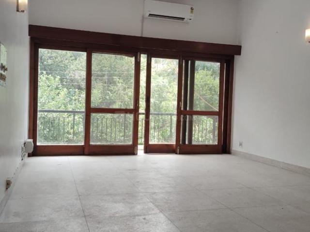 4 BHK Independent Builder Floor in Safdarjung Development Area for rent New Delhi. The reference number is 20344239