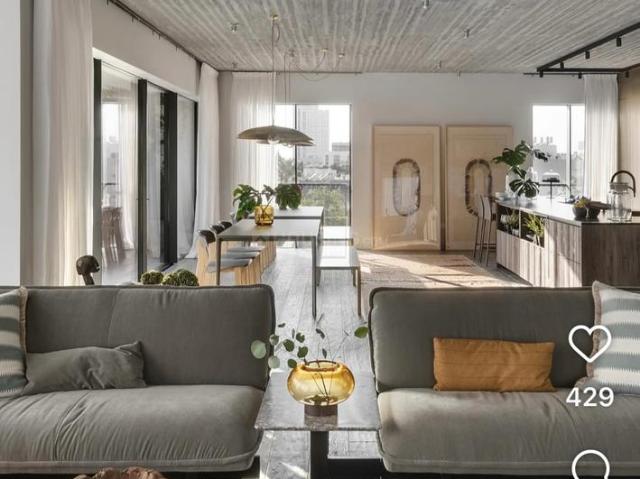 4 BHK Independent Builder Floor in Safdarjung Development Area for resale New Delhi. The reference number is 20900509