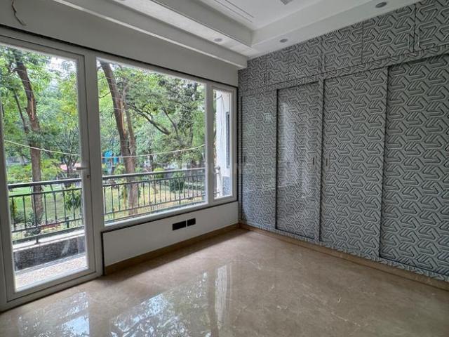 4 BHK Independent Builder Floor in Safdarjung Enclave for rent New Delhi. The reference number is 20147674