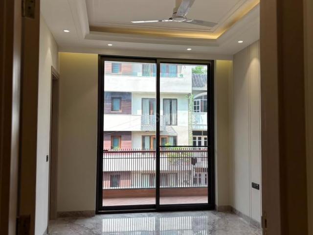 4 BHK Independent Builder Floor in Safdarjung Enclave for resale New Delhi. The reference number is 20774923