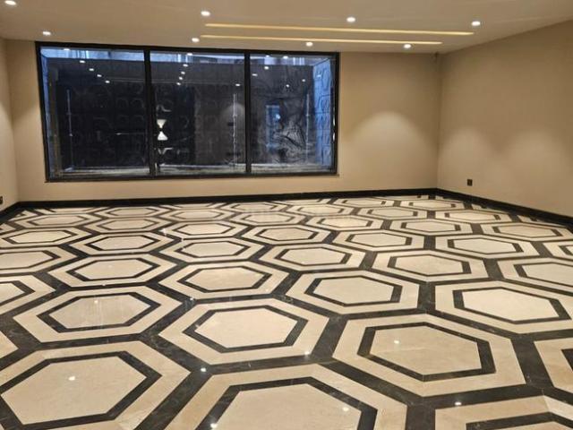 4 BHK Independent Builder Floor in Sarvodaya Enclave for resale New Delhi. The reference number is 19747239