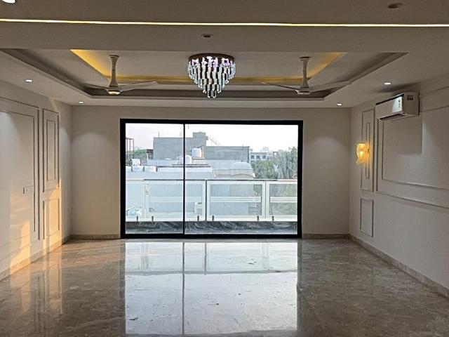 4 BHK Independent Builder Floor in Sector 45 for resale Gurgaon. The reference number is 20169212