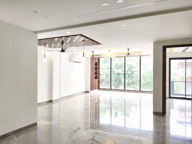 4 BHK Independent Builder Floor in Sector 55 for resale Gurgaon. The reference number is 20242054