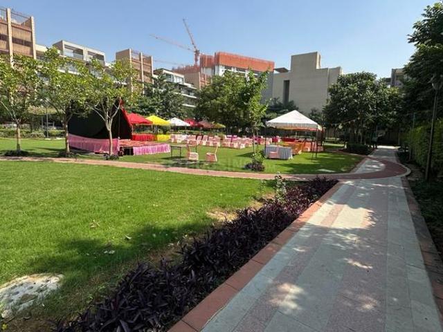 4 BHK Independent Builder Floor in Sector 63 for resale Gurgaon. The reference number is 20112807