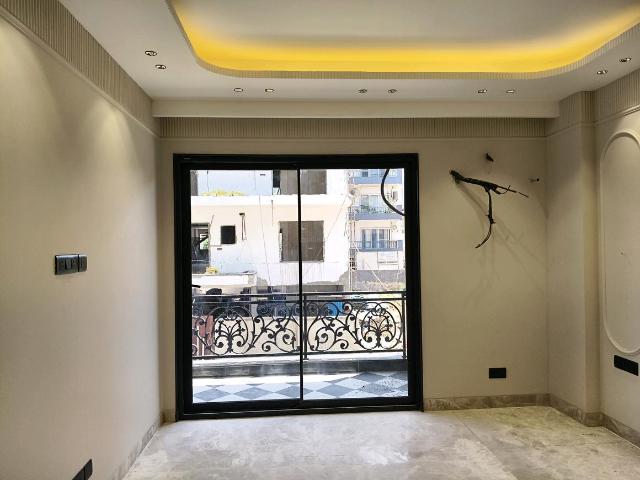 4 BHK Independent Builder Floor in Sector 70A for resale Gurgaon. The reference number is 19940930