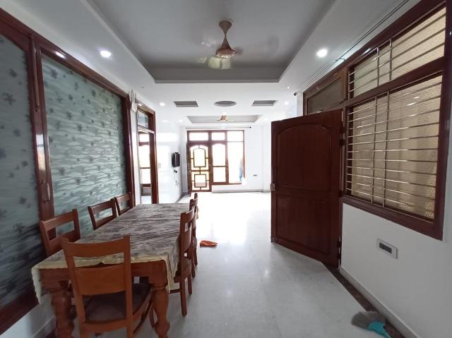 4 BHK Independent Builder Floor in Sector 12 Dwarka for rent New Delhi. The reference number is 20591852