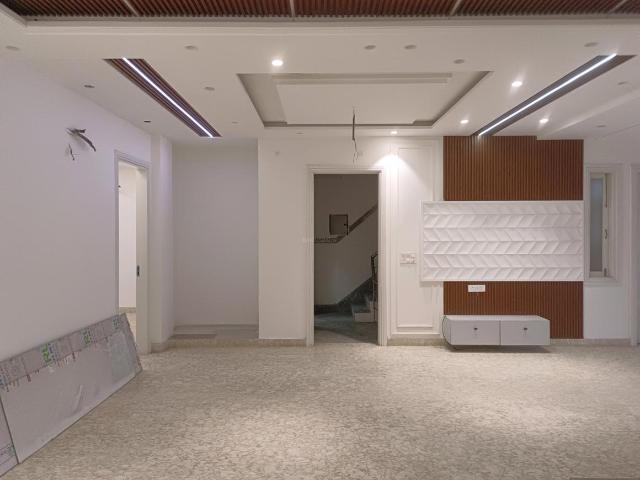 4 BHK Independent Builder Floor in Sector 20 Rohini for resale New Delhi. The reference number is 20025874