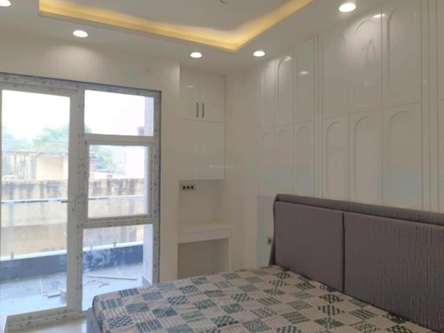 4 BHK Apartment in Sector 24 Rohini for resale New Delhi. The reference number is 20365082