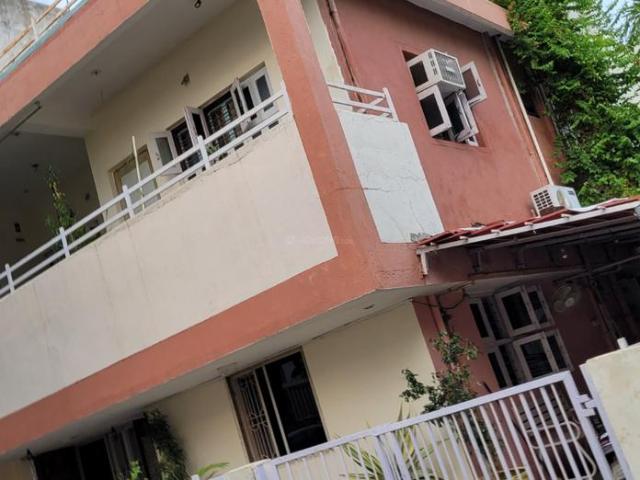 4 BHK Independent Builder Floor in Sector 26 for resale Gandhinagar. The reference number is 9582051