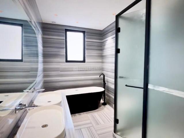 4 BHK Independent Builder Floor in Shanti Niketan for resale New Delhi. The reference number is 17908337