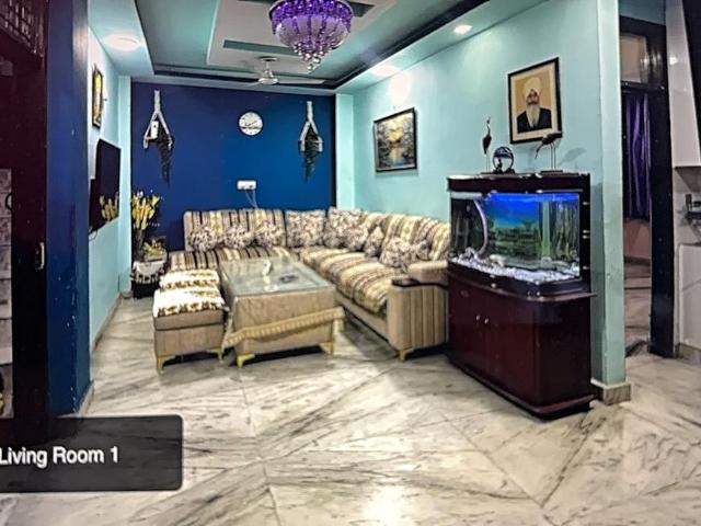 4 BHK Independent Builder Floor in Shakarpur Khas for resale New Delhi. The reference number is 4799943