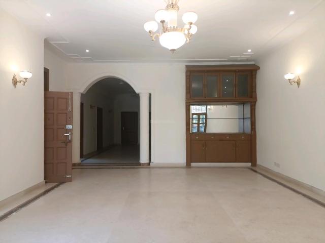4 BHK Independent Builder Floor in South Extension II for rent New Delhi. The reference number is 13553189