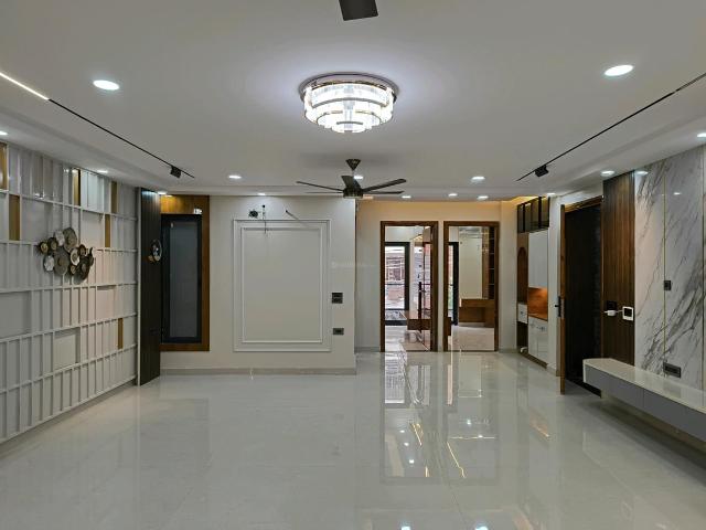 4 BHK Independent Builder Floor in Vaishali for resale Ghaziabad. The reference number is 20200078