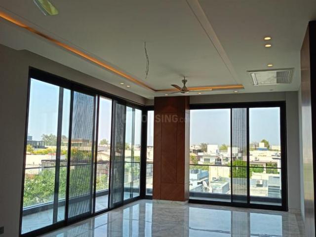 4 BHK Independent Builder Floor in Vasant Vihar for resale New Delhi. The reference number is 20402227