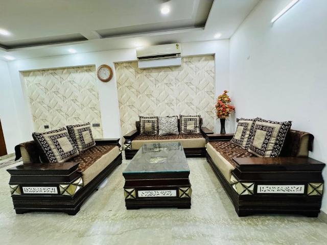 4 BHK Independent Builder Floor in Vasundhara for rent Ghaziabad. The reference number is 16596497