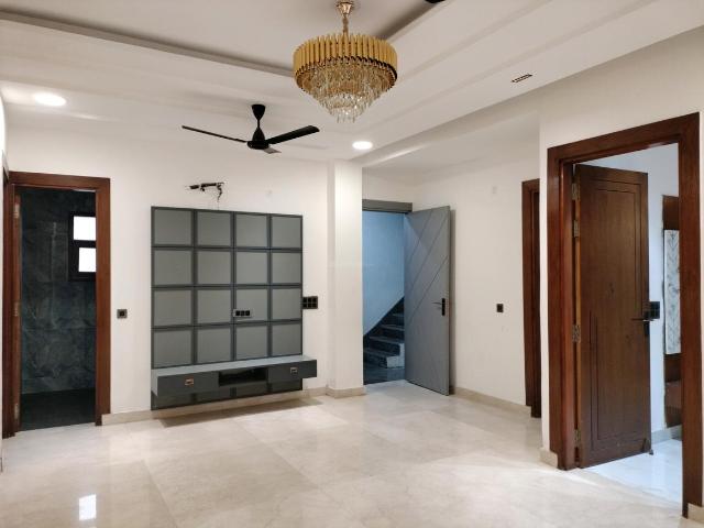 4 BHK Independent Builder Floor in Vasundhara for resale Ghaziabad. The reference number is 13504978