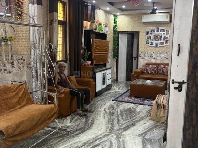 4 BHK Independent Builder Floor in Vishnu Garden for resale New Delhi. The reference number is 20360114