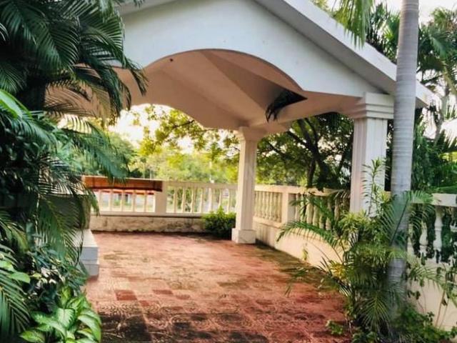 4 BHK Independent House in Uthandi for resale Chennai. The reference number is 16530216