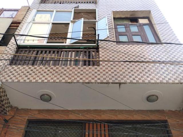 4 BHK Independent House in Uttam Nagar for resale South West Delhi. The reference number is 16410613