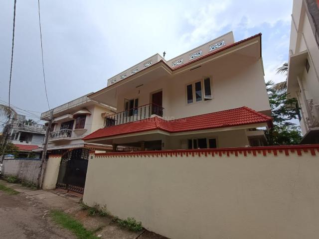 4 BHK Independent House in Vennala for resale Kochi. The reference number is 20404139