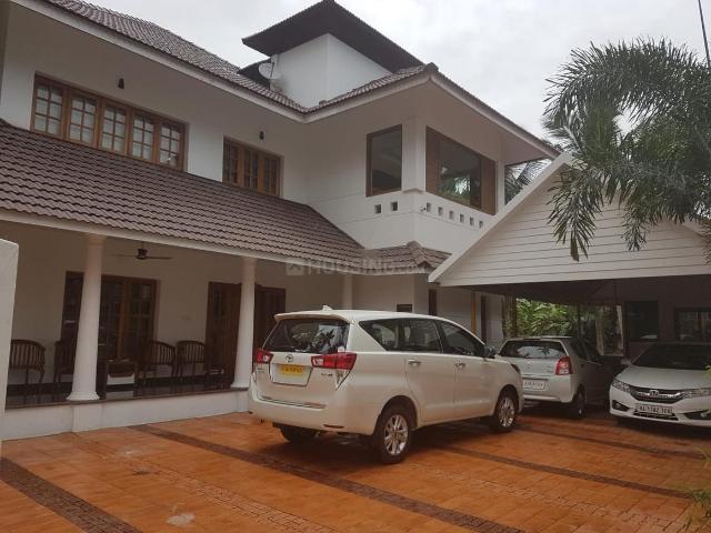 4 BHK Independent House in Vyttila for resale Kochi. The reference number is 20475517