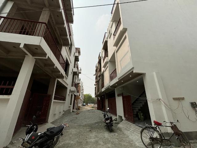4 BHK Independent House in Awaleshpur for resale Varanasi. The reference number is 19704423