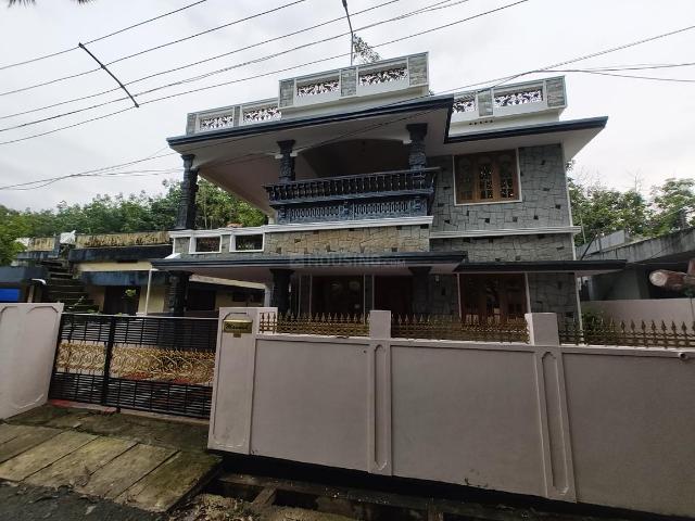 4 BHK Independent House in Ernakulam South for resale Ernakulam. The reference number is 16756034