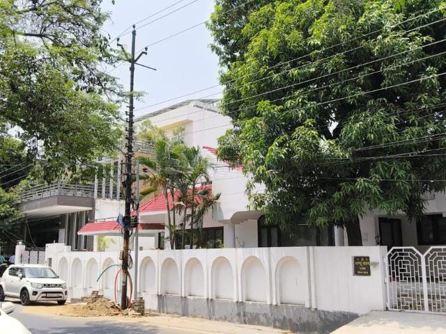 4 BHK Independent House in Gomti Nagar for resale Lucknow. The reference number is 17345170