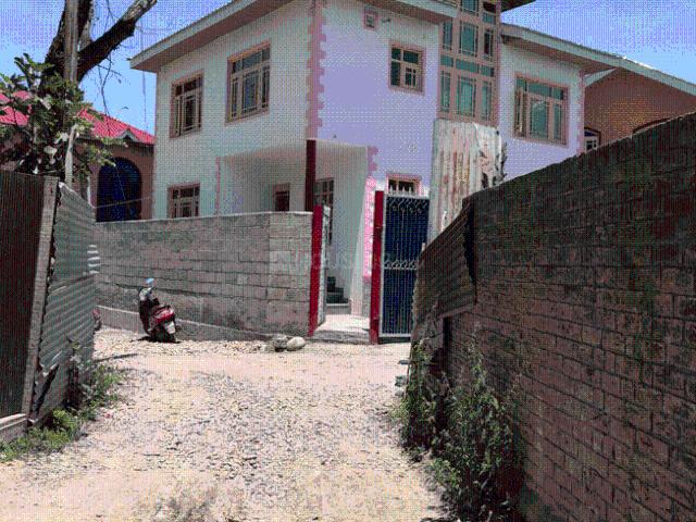 4 BHK Independent House in Hyderpora for rent Srinagar. The reference number is 20741005