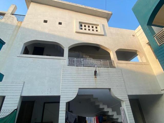 4 BHK Independent House in Juhapura for rent Ahmedabad. The reference number is 17640406