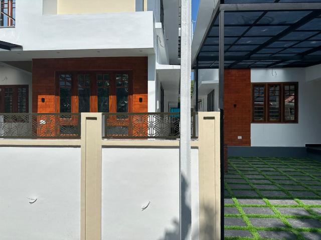 4 BHK Independent House in Kakkanad for resale Kochi. The reference number is 18801600