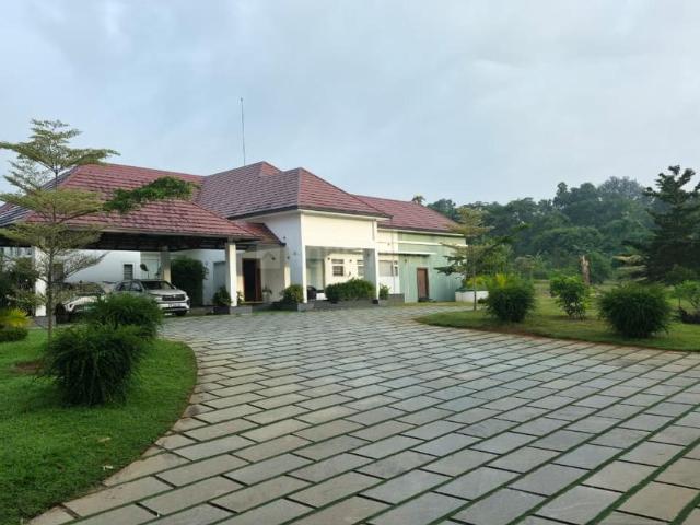 4 BHK Independent House in Kakkanad for resale Kochi. The reference number is 20899400
