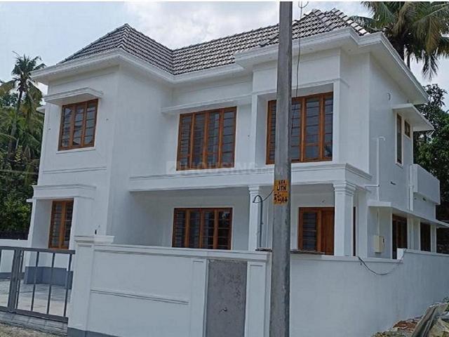 4 BHK Independent House in Kuriachira for resale Thrissur. The reference number is 17171206