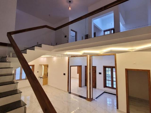 4 BHK Independent House in Kuttanellur for resale Thrissur. The reference number is 17729763