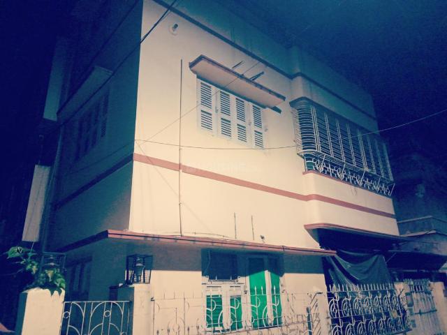 4 BHK Independent House in Lake Gardens for resale South Kolkata. The reference number is 16867377
