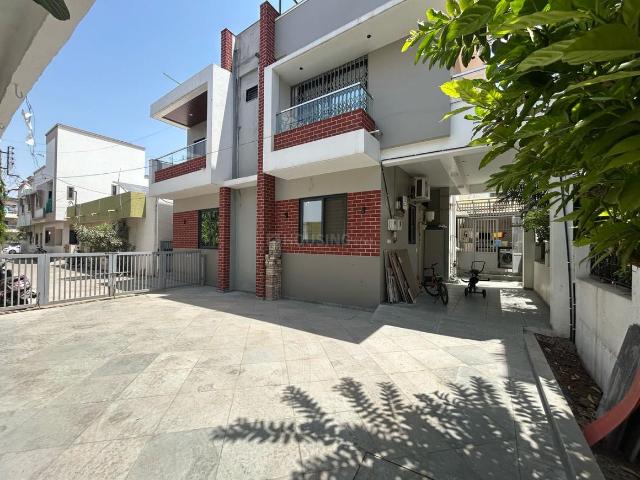 4 BHK Independent House in Manjalpur for rent Vadodara. The reference number is 17043626