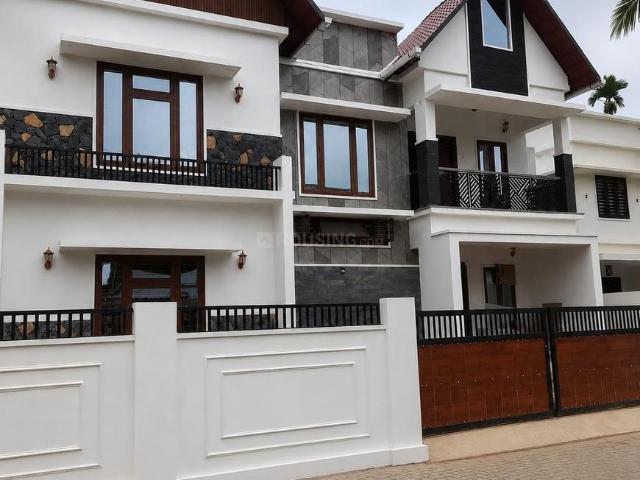 4 BHK Independent House in Maradu for resale Kochi. The reference number is 20585202