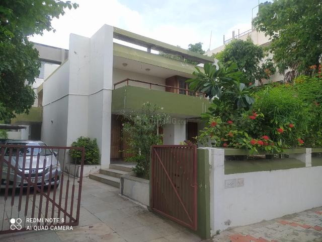 4 BHK Independent House in Navrangpura for resale Ahmedabad. The reference number is 15262067