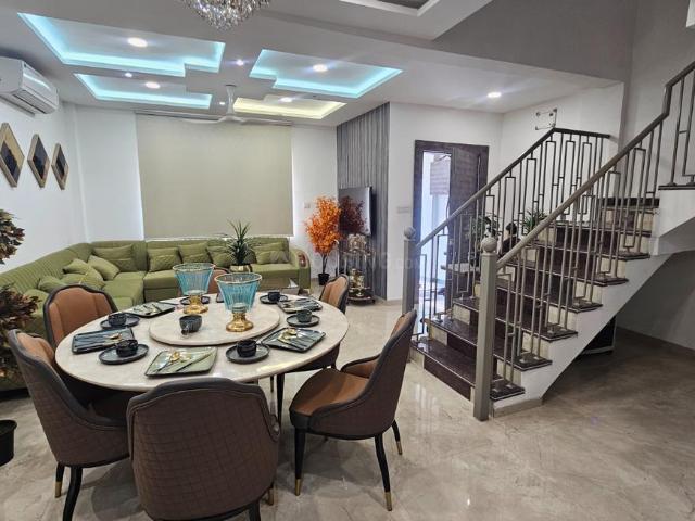 4 BHK Independent House in Nipania for resale Indore. The reference number is 17076944