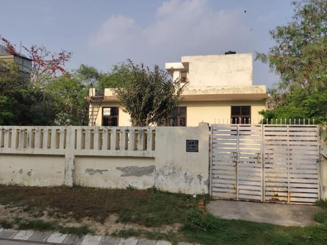 4 BHK Independent House in Omega II for resale Greater Noida. The reference number is 20046047